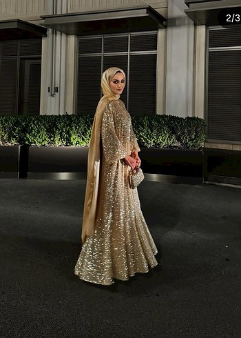 Payet İşlemeli Uzun Drapeli Gold Abiye
40 44 beden arası - Görsel 4