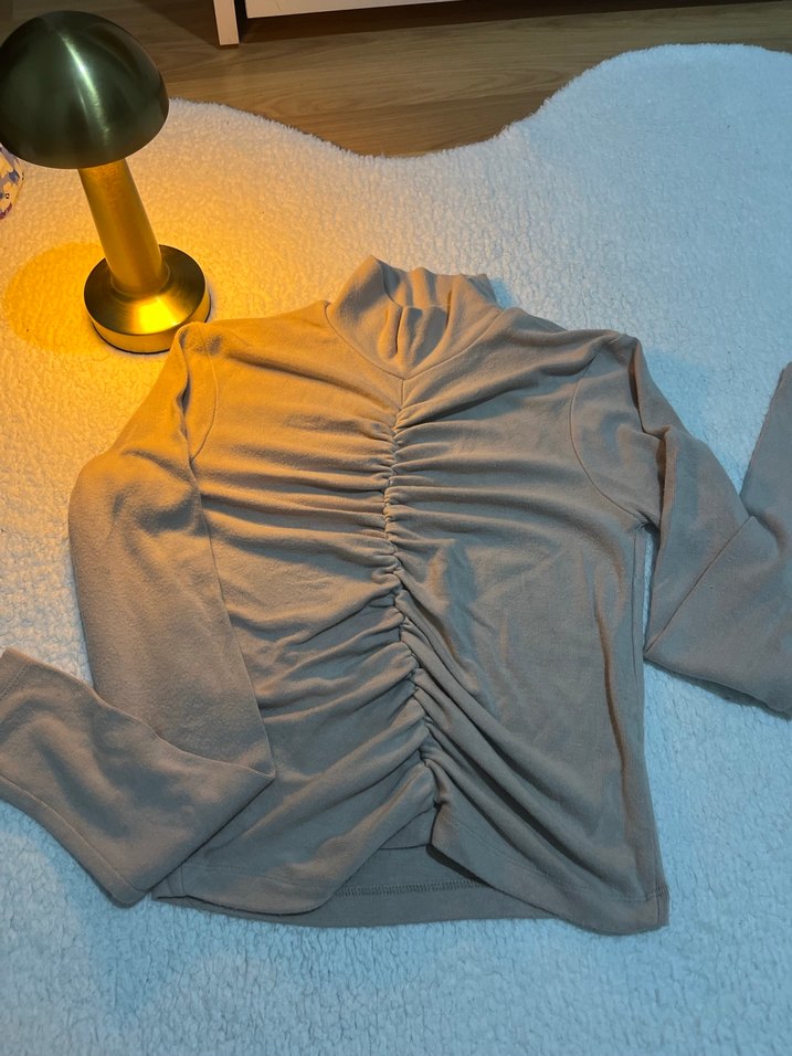 Drapeli Yüksek Yakalı Bej Kadın Bluz - Görsel 2