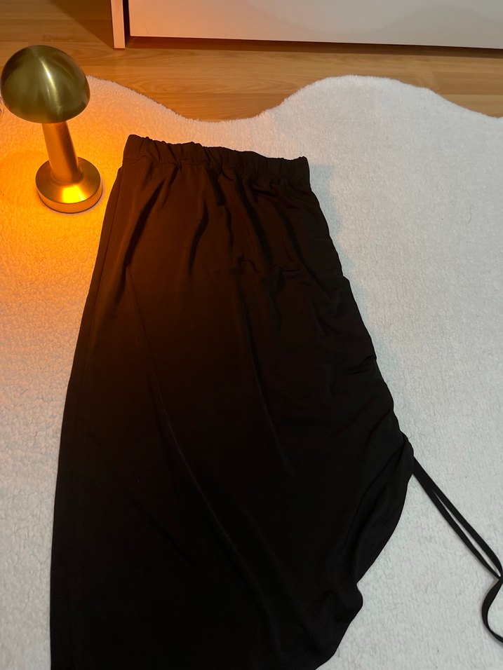 Siyahyandan büzgülü midi Kadın Etek - Görsel 3