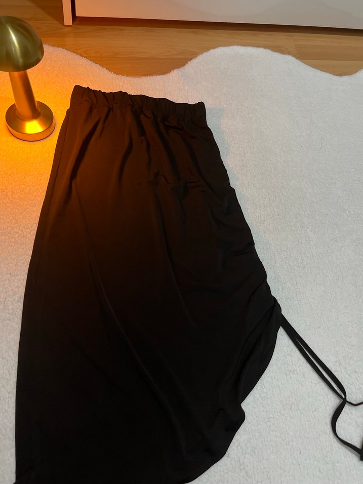 Siyahyandan büzgülü midi Kadın Etek - Görsel 2