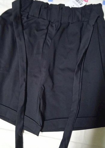 Kadın Siyah Mini Bol Kesim Kemerli Şort - Görsel 5