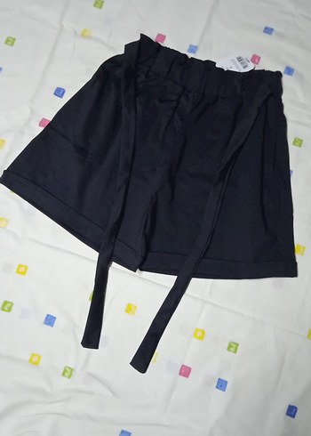 Kadın Siyah Mini Bol Kesim Kemerli Şort - Görsel 2