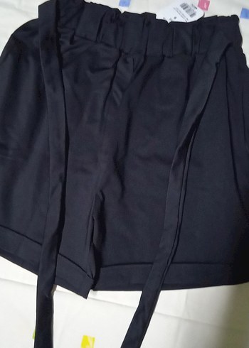 Kadın Siyah Mini Bol Kesim Kemerli Şort - Görsel 4