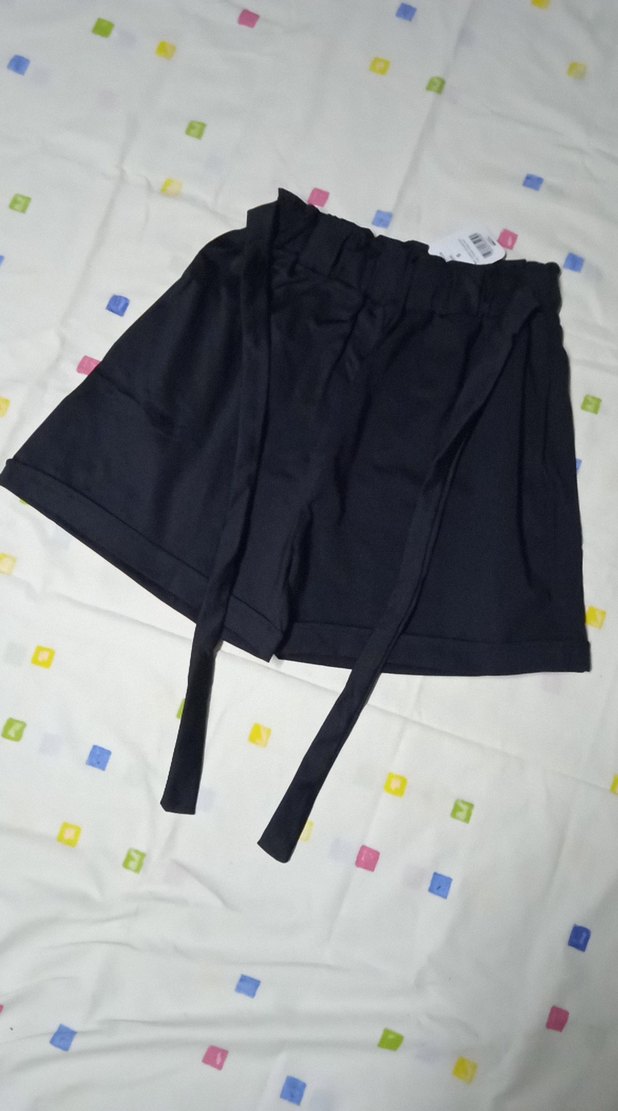 Kadın Siyah Mini Bol Kesim Kemerli Şort - Görsel 2