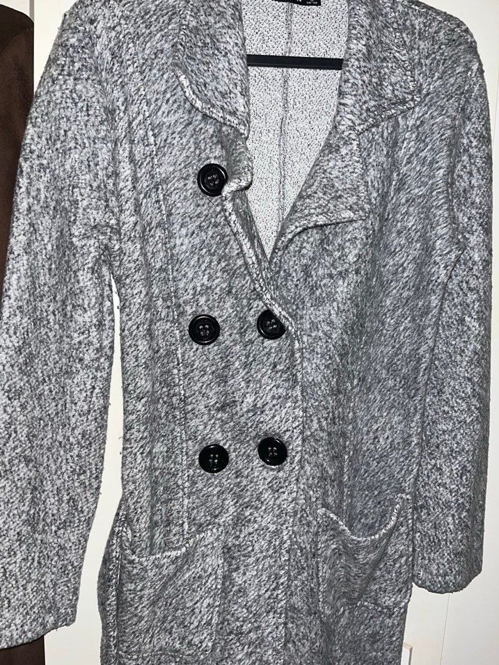 Düğmeli Gri Kaban - Görsel 2