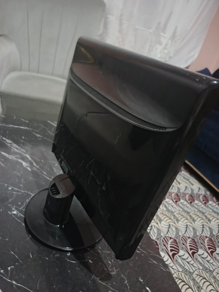 Siyah FLATRONUM Monitör - Görsel 2