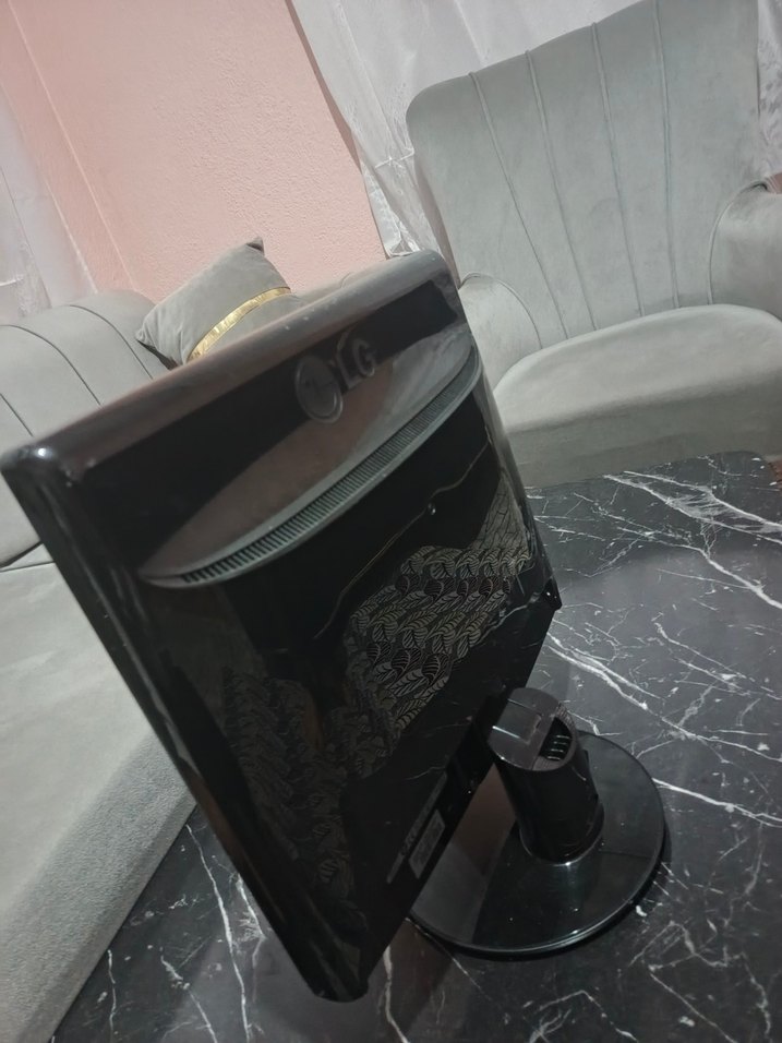 Siyah FLATRONUM Monitör - Görsel 3