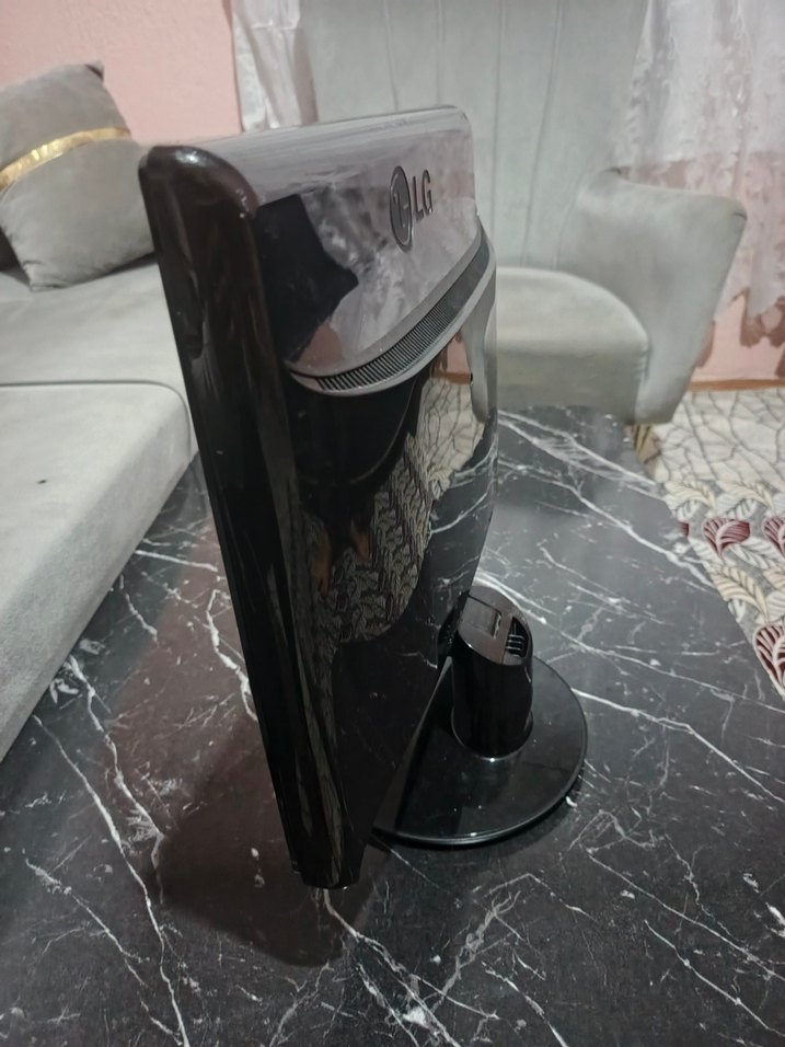 Siyah FLATRONUM Monitör - Görsel 5