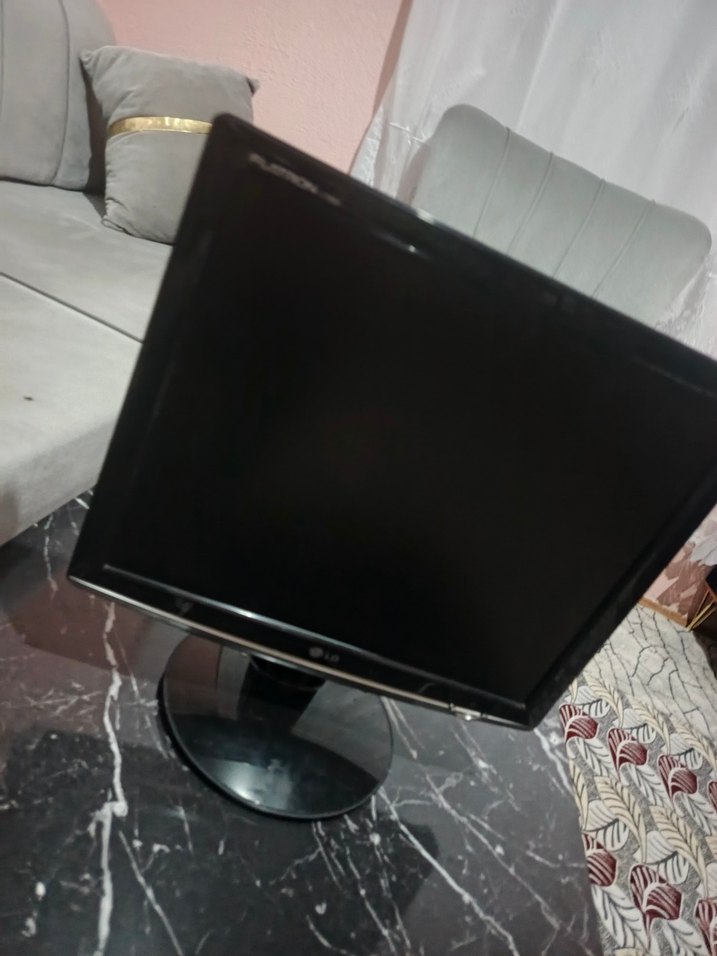 Siyah FLATRONUM Monitör - Görsel 4