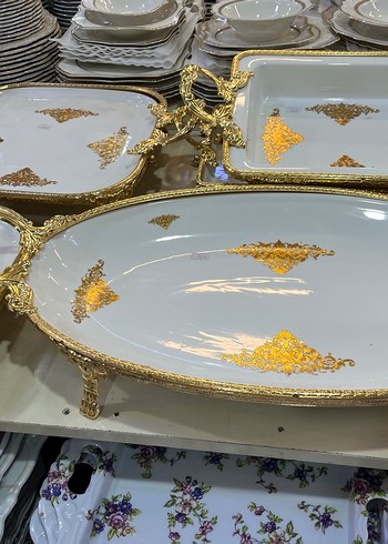 Altın Renkli Çiçek Desenli Porselen Servis Tabağı - Görsel 2