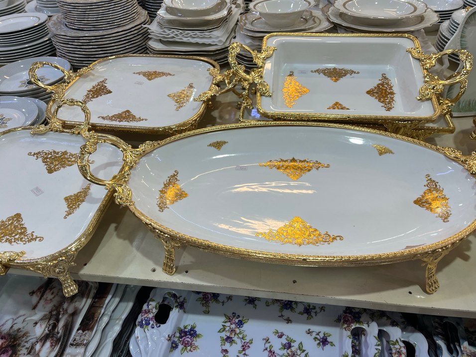 Altın Renkli Çiçek Desenli Porselen Servis Tabağı - Görsel 2