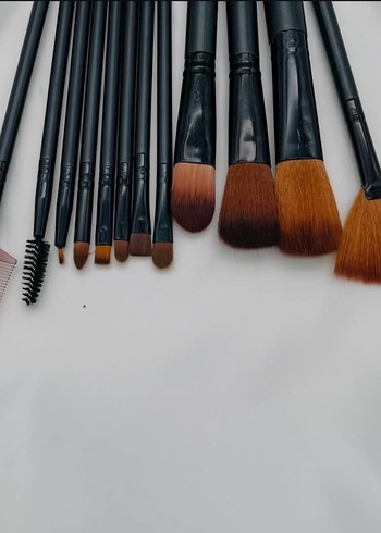 Siyah Makyaj Fırçası Seti ve Taşıma Kutusu - Görsel 2