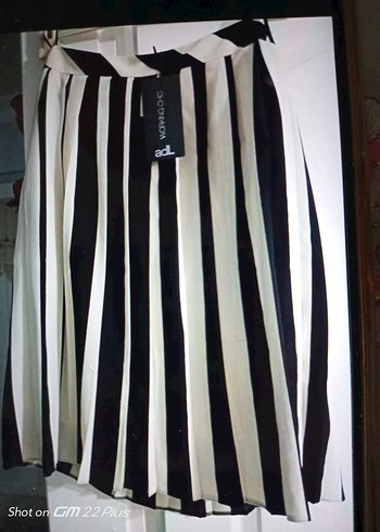 Dikey Çizgili Pilili Midi Etek - Görsel 2