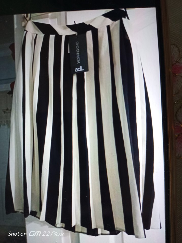 Dikey Çizgili Pilili Midi Etek - Görsel 2