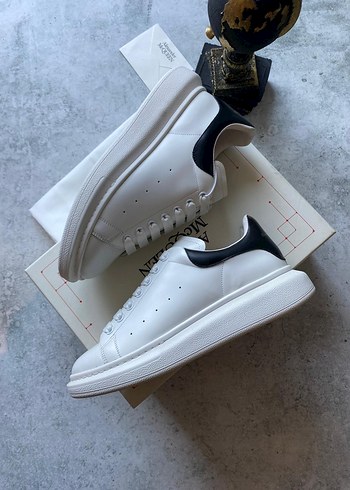 Alexander McQueen 40