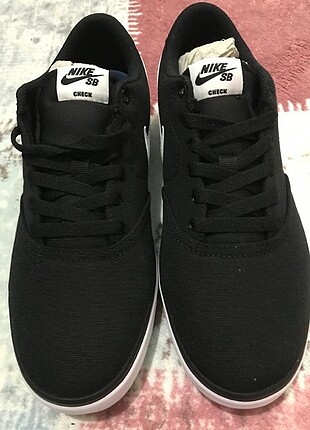Orijinal, hiç giyilmemiş NIKE erkek ayakkabı
