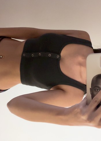 Gri dugmeli crop top - Görsel 2