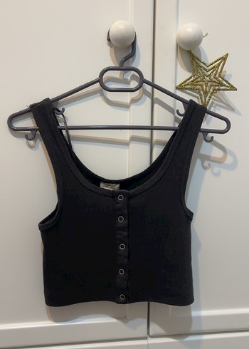 Gri dugmeli crop top - Görsel 3