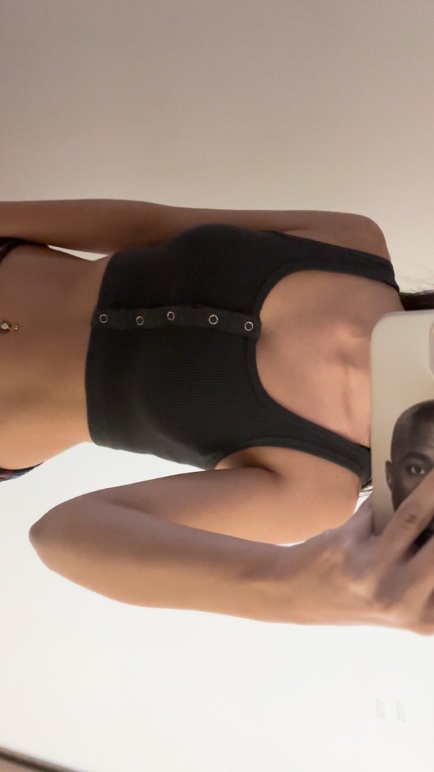 Gri dugmeli crop top - Görsel 2