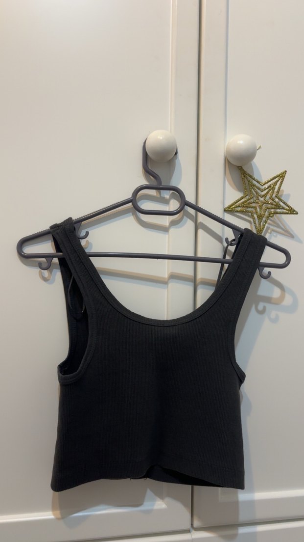 Gri dugmeli crop top - Görsel 5