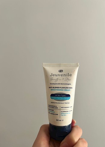 Jeuvenile SPF 50+ Güneş Koruyucu ve Aydınlatıcı Krem - Görsel 4