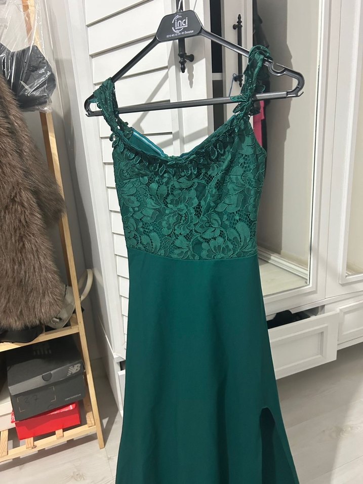 Koyu Yeşil İşlemeli Uzun Abiye Elbise - Görsel 3