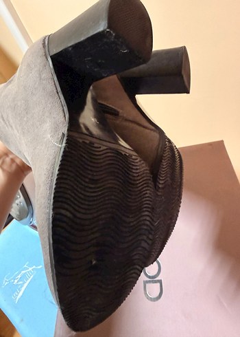 Gri Süet Dolgu Topuklu Kadın Bot - Görsel 5