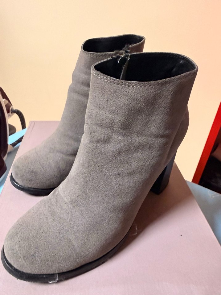 Gri Süet Dolgu Topuklu Kadın Bot - Görsel 3