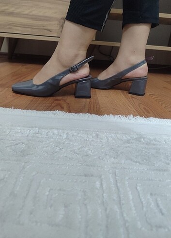 Yeni model topuklu ayakkabı