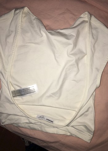 Bershka sırt dekolte crop - Görsel 2