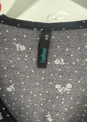 V Yaka Siyah Midi Desenli Elbise - Görsel 2