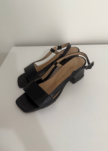 Klasik Siyah Kadın Topuklu Sandalet - Görsel 2