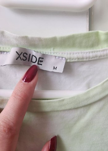 Kelebek Baskılı Yeşil Batik Kız Tişört - Görsel 5