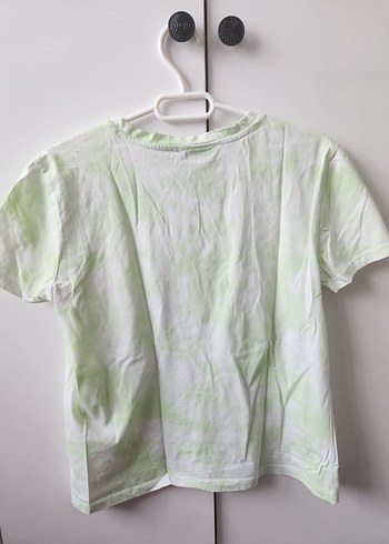 Kelebek Baskılı Yeşil Batik Kız Tişört - Görsel 4