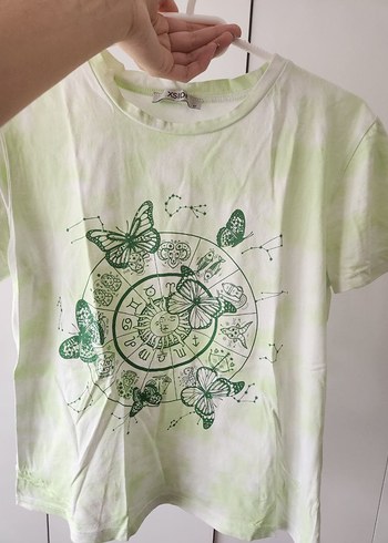 Kelebek Baskılı Yeşil Batik Kız Tişört - Görsel 2