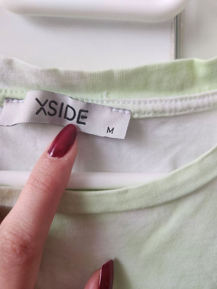 Kelebek Baskılı Yeşil Batik Kız Tişört - Görsel 5