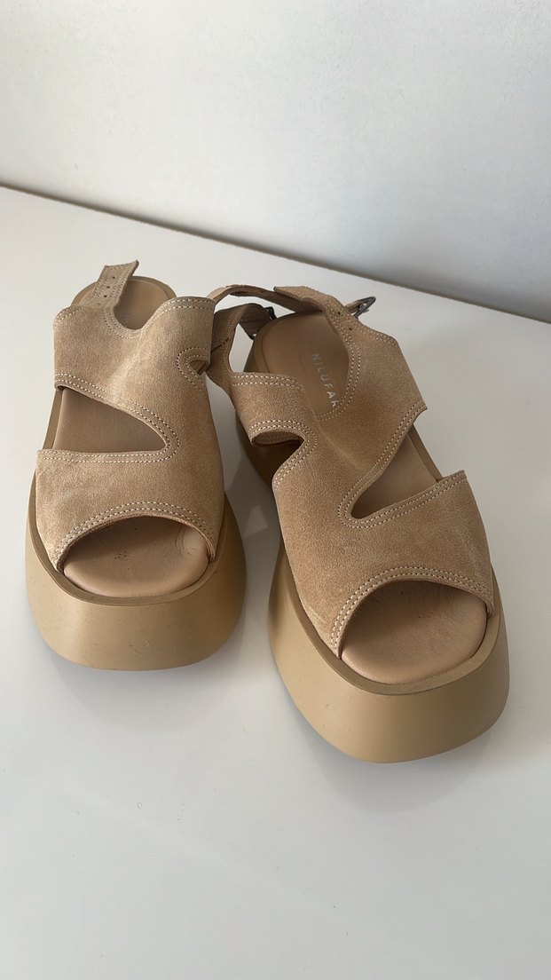 Bej Süet Kadın Dolgu Topuklu Sandalet - Görsel 3