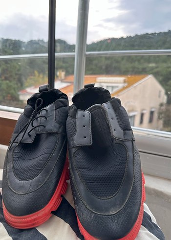 Kırmızı Tabanlı Siyah Erkek Spor Ayakkabı - Görsel 4
