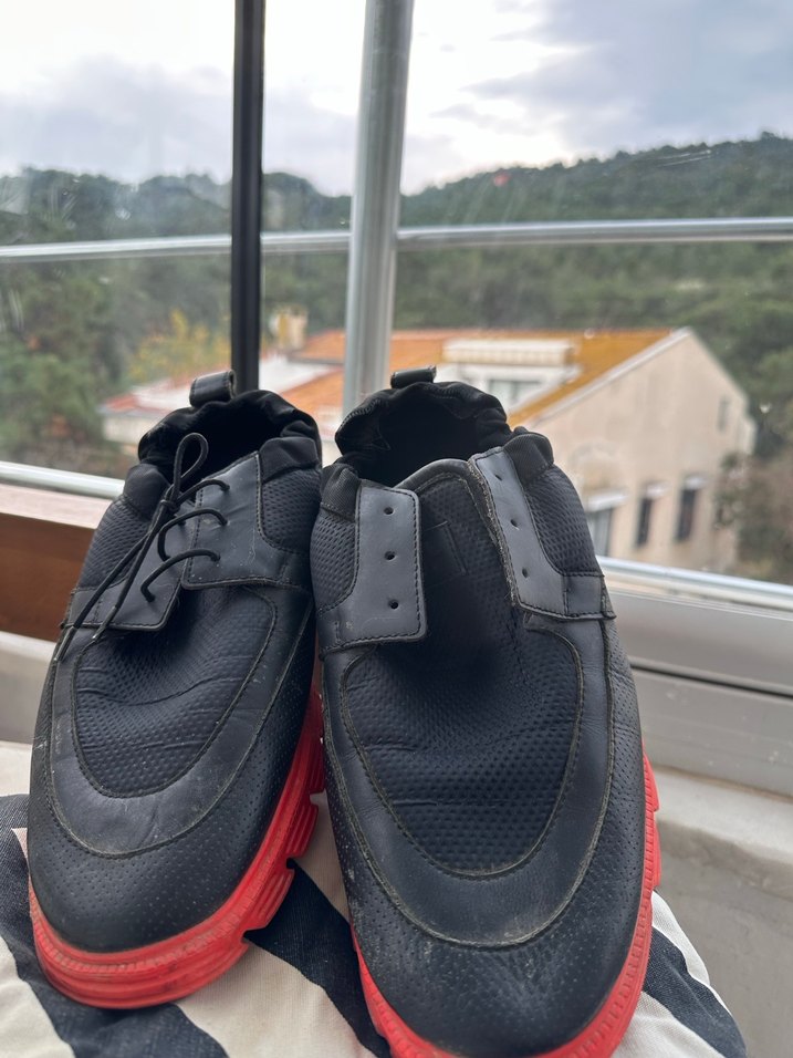 Kırmızı Tabanlı Siyah Erkek Spor Ayakkabı - Görsel 4