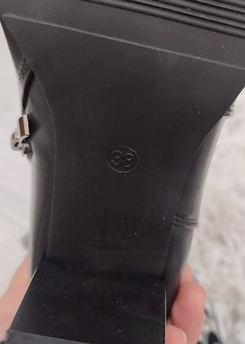 Siyah Deri Tokalı Dizalti Topuklu Bot - Görsel 6