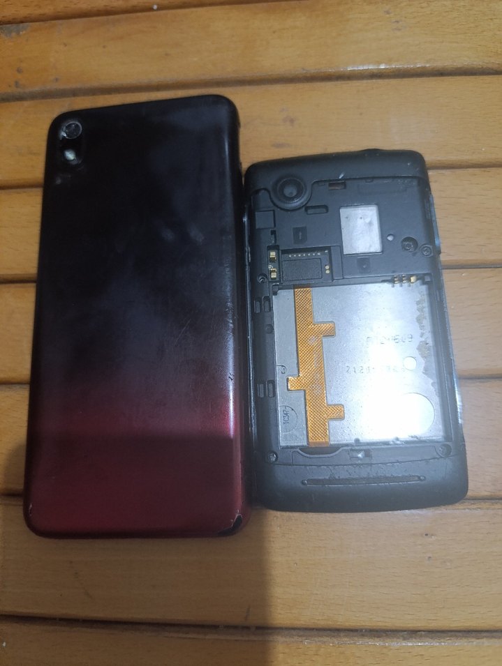 Kırık Ekranlı Siyah Android Telefonlar - Görsel 2