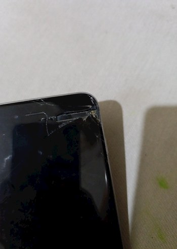 Gri iPhone, Çatlak Ekran - Görsel 3