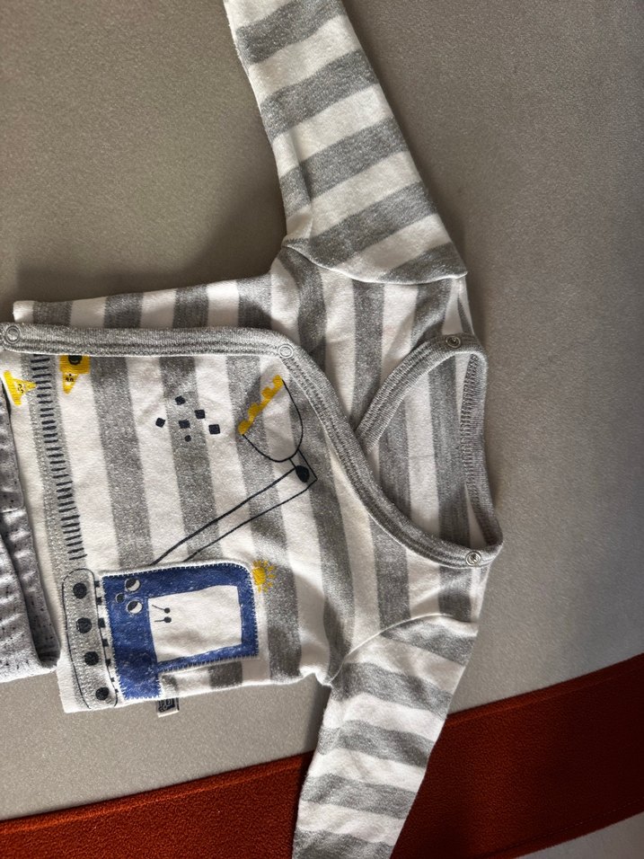 Gri Bebek Takımı Uzun Kollu, Düğmeli - Görsel 2