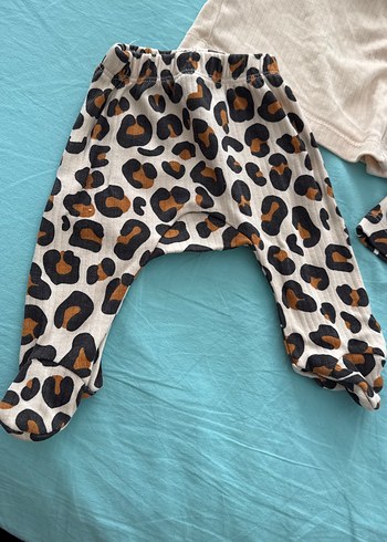 Leopar Desenli Bebek Kız Takımı 0-3 ay - Görsel 3