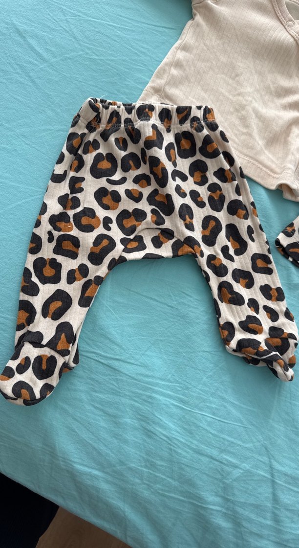 Leopar Desenli Bebek Kız Takımı 0-3 ay - Görsel 3