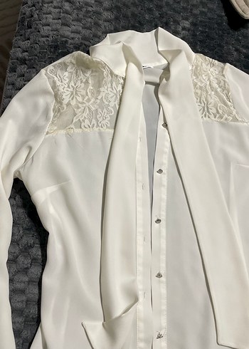 Düğmeli Beyaz Kadın Gömlek - Görsel 2