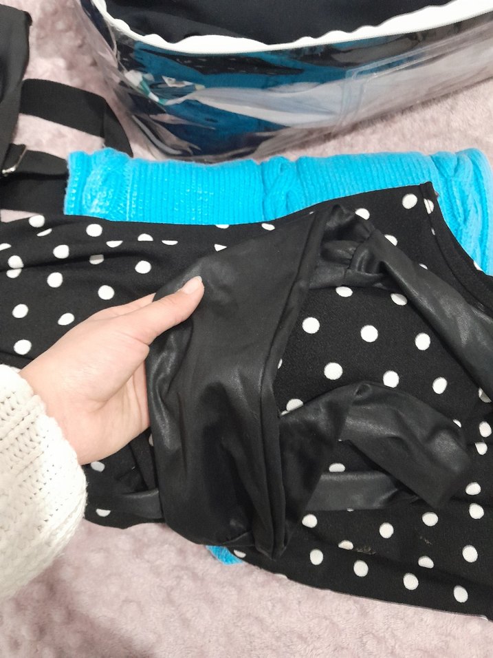 Siyah Puantiyeli Uzun V Yaka Elbise - Görsel 3