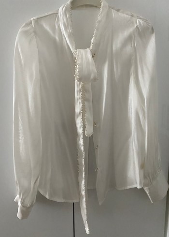 Kübra Osmanoğlu Düğmeli Beyaz Saten Kadın Gömlek - Görsel 2