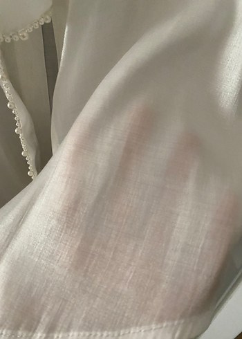 Kübra Osmanoğlu Düğmeli Beyaz Saten Kadın Gömlek - Görsel 3