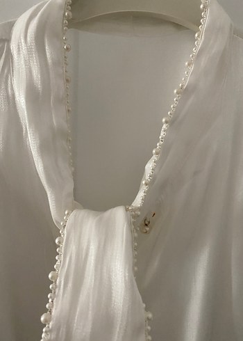 Kübra Osmanoğlu Düğmeli Beyaz Saten Kadın Gömlek - Görsel 4